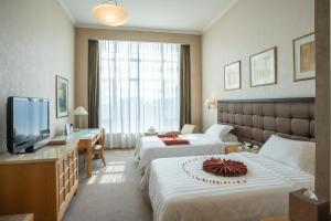TV a/nebo společenská místnost v ubytování Shantou Junhua Haiyi Hotel