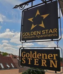 um sinal para apartamentos platinados de estrelas douradas em GOLDEN STAR - Premium Apartments em Melk