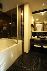 Koupelna v ubytování Riva Reşatbey Luxury Hotel
