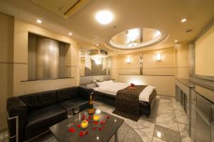 HOTEL THE i Adult only的休息区
