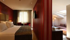 Postel nebo postele na pokoji v ubytování Riva Reşatbey Luxury Hotel