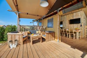 Balkón nebo terasa v ubytování Camping Park Umag Glamping