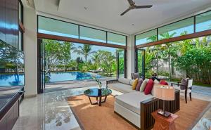 Der Swimmingpool an oder in der Nähe von The Danna Langkawi - A Member of Small Luxury Hotels of the World