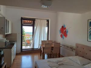 Kuchyň nebo kuchyňský kout v ubytování Apartments Unija Duga Uvala