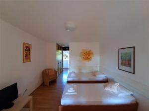 Postel nebo postele na pokoji v ubytování Apartments Unija Duga Uvala