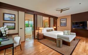 Ein Bett oder Betten in einem Zimmer der Unterkunft The Danna Langkawi - A Member of Small Luxury Hotels of the World