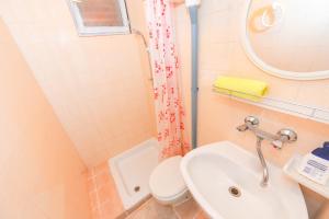 Koupelna v ubytování Apartments Danijela + 18 fotografií