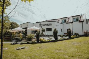 Vonkajšia záhrada v ubytovaní Restauracja Park Szwajcaria