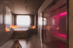 Postel nebo postele na pokoji v ubytování Callistos Hotel & Spa