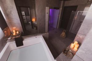 Koupelna v ubytování Callistos Hotel & Spa