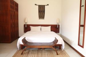 Uma cama ou camas num quarto em Rungan Sari Meeting Center & Resort
