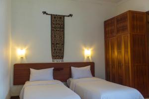 Uma cama ou camas num quarto em Rungan Sari Meeting Center & Resort