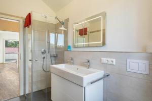 Ένα μπάνιο στο Ferienwohnung 4 am Biohof Eriskirch +19 φωτογραφίες