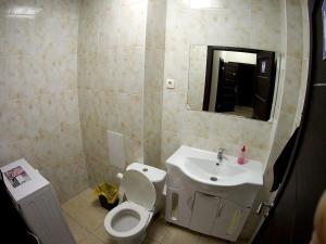 Vonios kambarys apgyvendinimo įstaigoje Apartament na Novo-Sadovoi 106litO