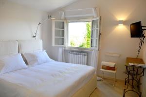 Кровать или кровати в номере Olive Beach Forte dei Marmi