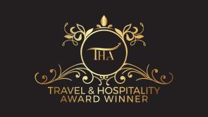 logotipo de oro para un ganador del premio de viaje y hospitalidad en Green Zion Garden, en Butre