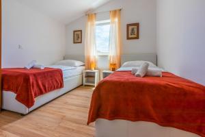 Postel nebo postele na pokoji v ubytování Apartments BARBARA 2