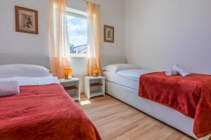 Postel nebo postele na pokoji v ubytování Apartments BARBARA 2