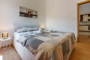 Postel nebo postele na pokoji v ubytování Apartments BARBARA 2