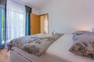 Postel nebo postele na pokoji v ubytování Apartments BARBARA 2