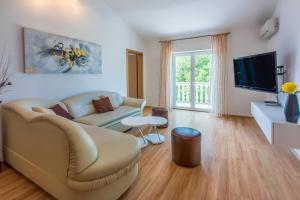 TV a/nebo společenská místnost v ubytování Apartments BARBARA 2
