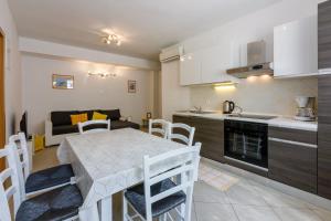 Kuchyň nebo kuchyňský kout v ubytování Apartments BARBARA 3