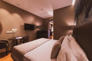 TV a/nebo společenská místnost v ubytování Callistos Hotel & Spa