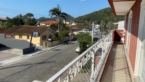 a street in a small town with a balcony at Apartamento centro Porto belo!! in Porto Belo