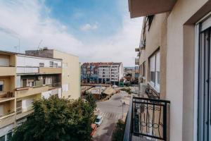 Afbeelding uit fotogalerij van Republic Square Apartment - with garage in Novi Sad