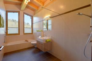 Kúpeľňa v ubytovaní Appartement Erlenau + 2 fotografie