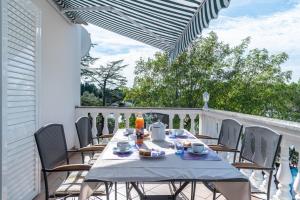 Balkoni atau teres di Apartment Bor - on the beach