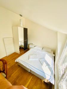 Кровать или кровати в номере Appartement carnot