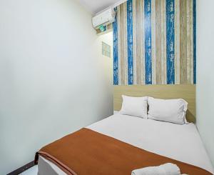 Ένα ή περισσότερα κρεβάτια σε δωμάτιο στο Bantal Guling Alun Alun Bandung