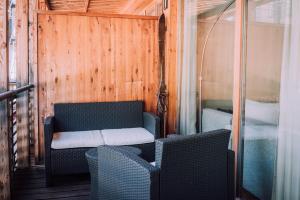 A seating area at Apartment Auenfeld Widderstein