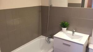 Afbeelding uit fotogalerij van Duplex à la gare du Mans in Le Mans +6 foto's