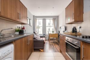 F&O Apartments - 1 bedroom Royal Mile apt Stunning castle view Sleeps 2