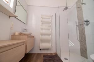 Bilik mandi di Gîte Citadin Athois