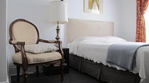 Katil atau katil-katil dalam bilik di Au Petit Hôtel
