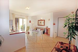 Posedenie v ubytovaní casa cloe