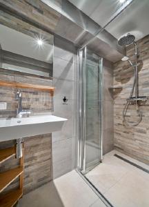 Ένα μπάνιο στο Apartments Four Seasons Voorstraat +60 φωτογραφίες