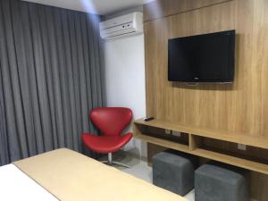 Televiisor ja/või meelelahutuskeskus majutusasutuses Resort Granja Brasil Itaipava Piscinas aquecidas