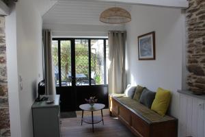 a living room with a couch and a table at Auberge de Keringar in Le Conquet
