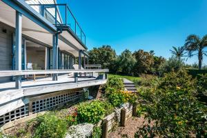 Ein Garten an der Unterkunft Noll View - Stay Waiheke