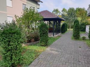 a garden with a gazebo in a yard at Studio Dunja in Vrnjačka Banja