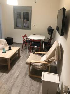 TV a/nebo společenská místnost v ubytování Ambelakia Bungalow
