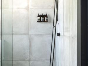 Et badeværelse på Black Shack on Hyams Beach