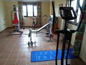 Fitness centrum a/nebo fitness zařízení v ubytování Hotel El Doncel