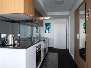Kuchyň nebo kuchyňský kout v ubytování Sebel Harbourside 301 Kiama