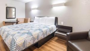 Postel nebo postele na pokoji v ubytování Motel 6-Addison, TX - Dallas