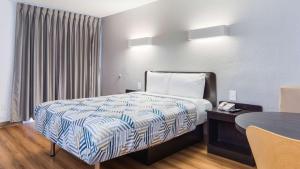 Postel nebo postele na pokoji v ubytování Motel 6-Addison, TX - Dallas